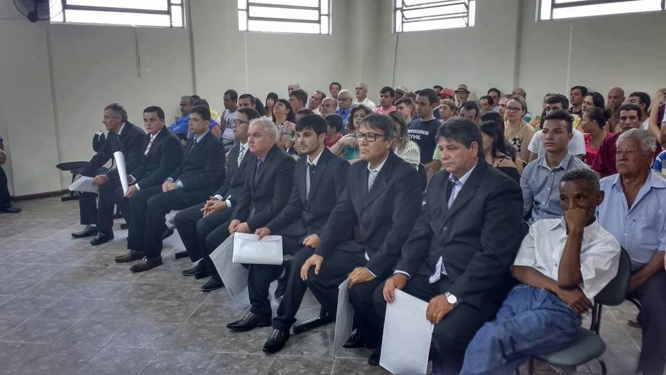 Autoridades eleitas tomam posse durante solenidade