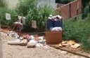 Prefeitura esclarece sobre lixo espalhado em rua da cidade Prefeitura esclarece sobre lixo espalhado em rua da cidade