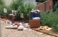 Prefeitura esclarece sobre lixo espalhado em rua da cidade