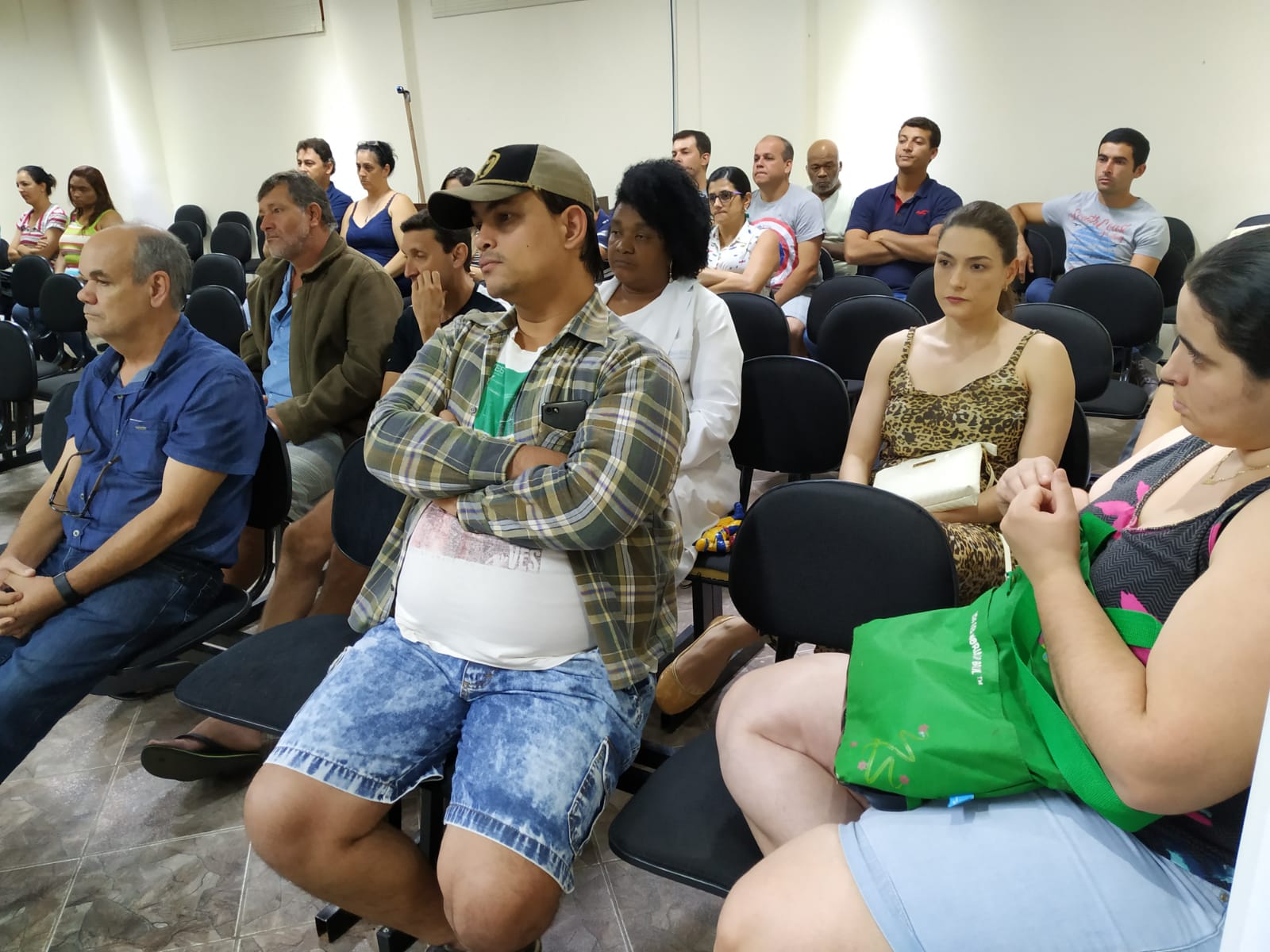 Reestruturação de cargos e salários de servidores da saúde é debatido em audiência pública