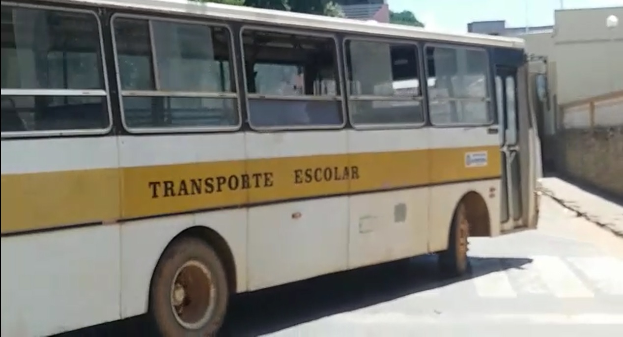 Vereador denuncia precariedade de ônibus escolar